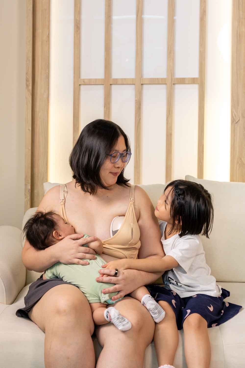 (Buy 1 Get 1 FREE) AnneeMatthew Freedom Hands Free Nursing Pumping Bra *Choose Size & Color At Booth