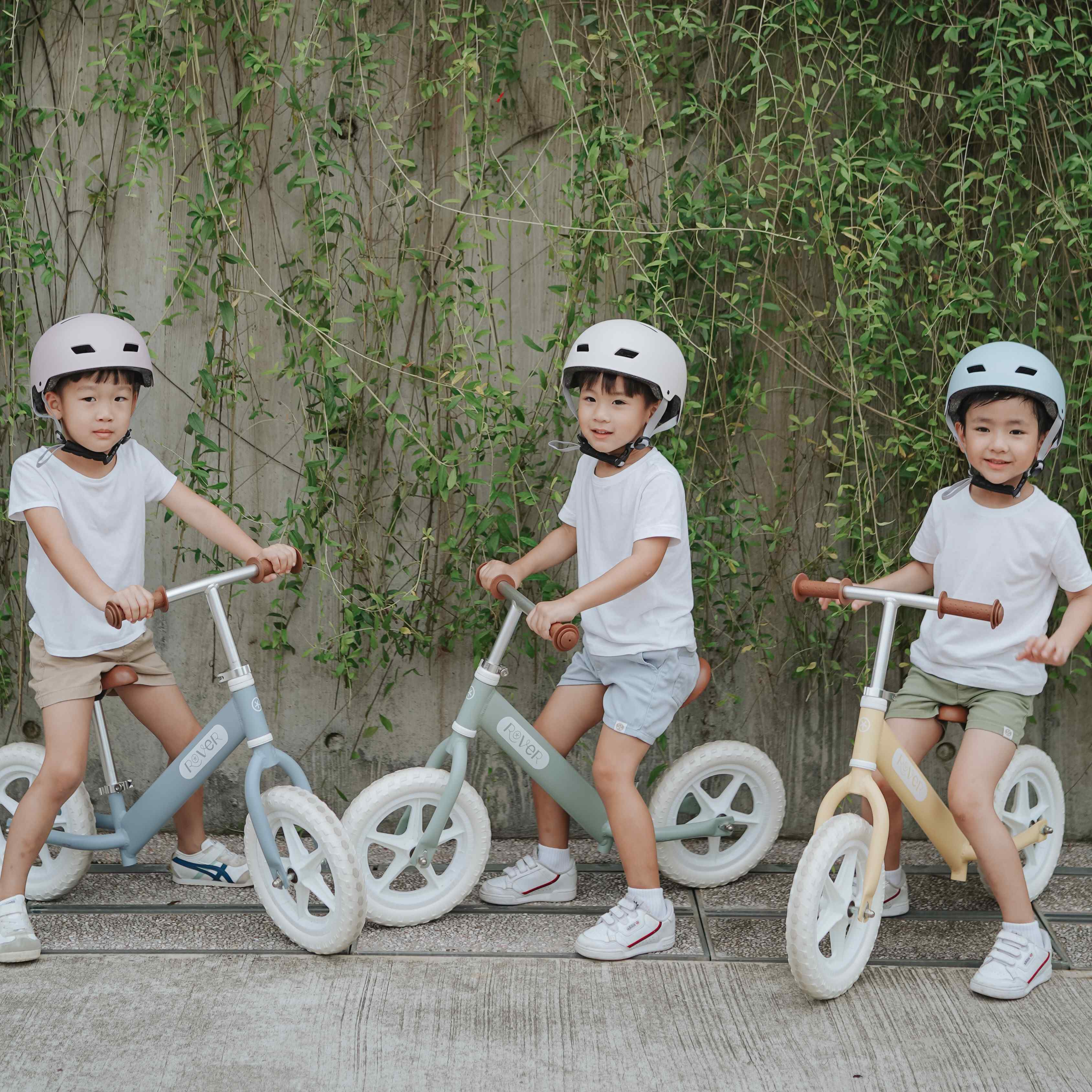 (DNU) Blueberry Rover Bikes Balance Bike + Helmet (Available In Assorted Sizes & Colours)