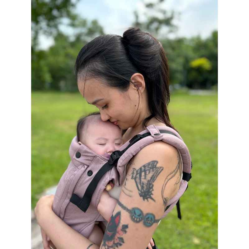 Tiny Bloom Club Bloom 'with Me' Baby Carrier + FREE GIFT